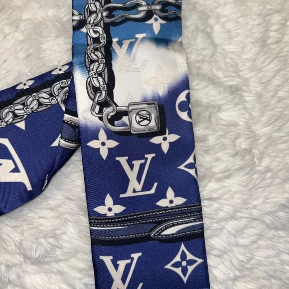 Louis Vuitton Confidential Silk Bandeau - Picture 8 of 10